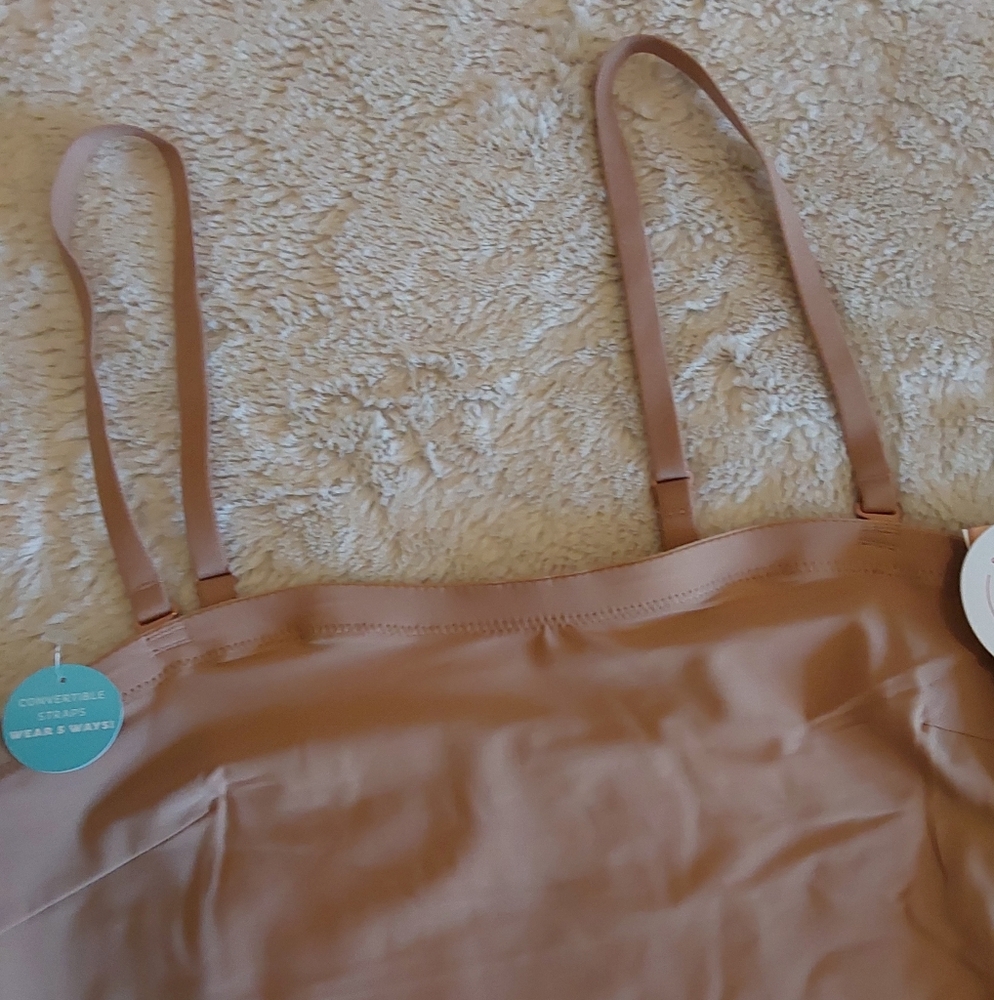 🌺 NWT Assets/Spanx Shaping Convertible Slip - Picture 2 of 8